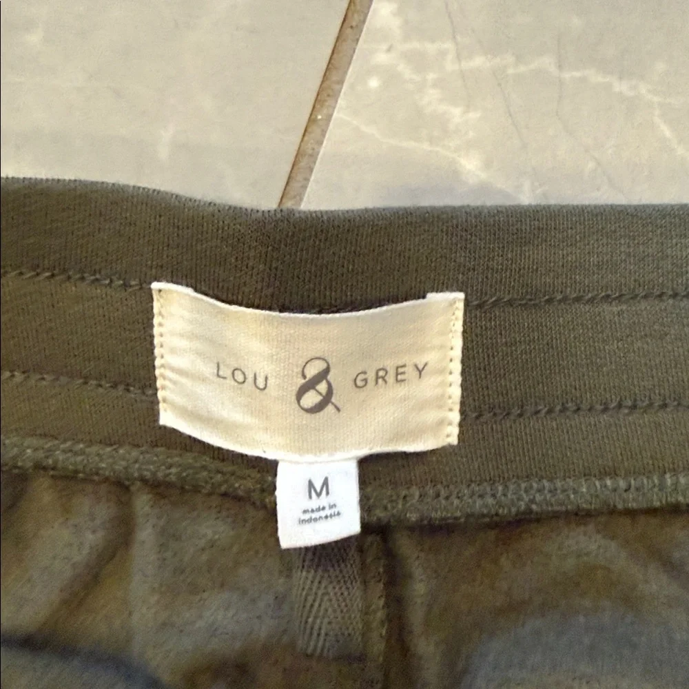 NBW! Lou & Grey, Olivia Green, knit shorts. Size M - Picture 2 of 2